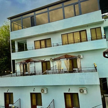 Hotel Balcony Кутаиси Екстериор снимка