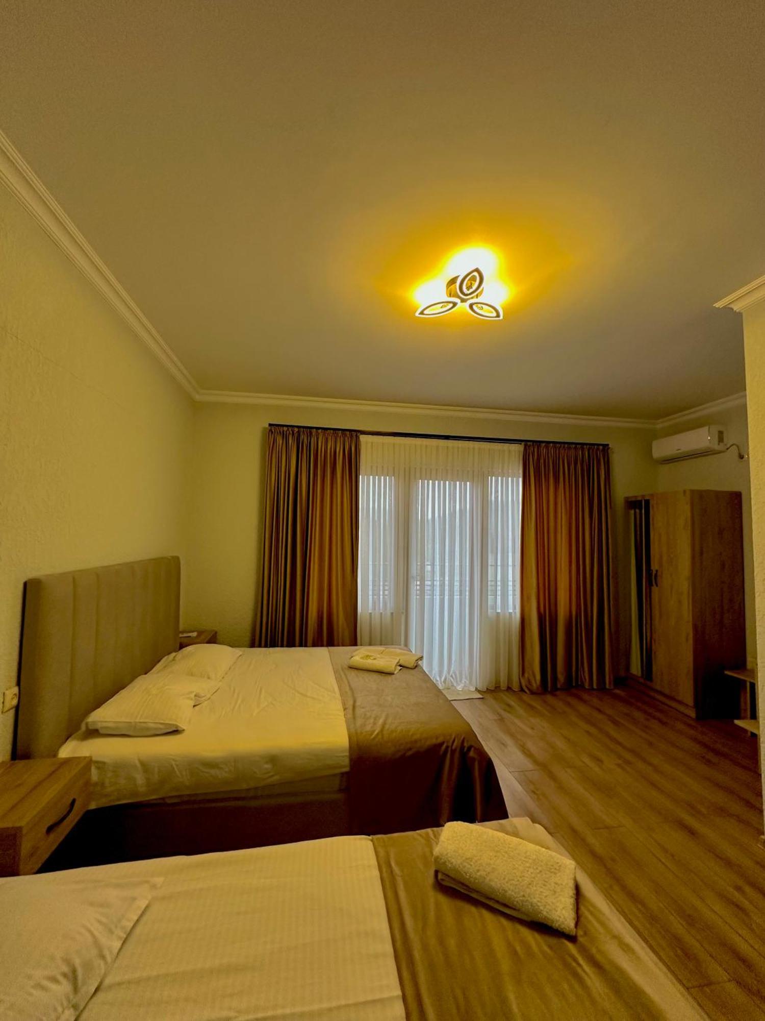 Hotel Balcony Кутаиси Екстериор снимка