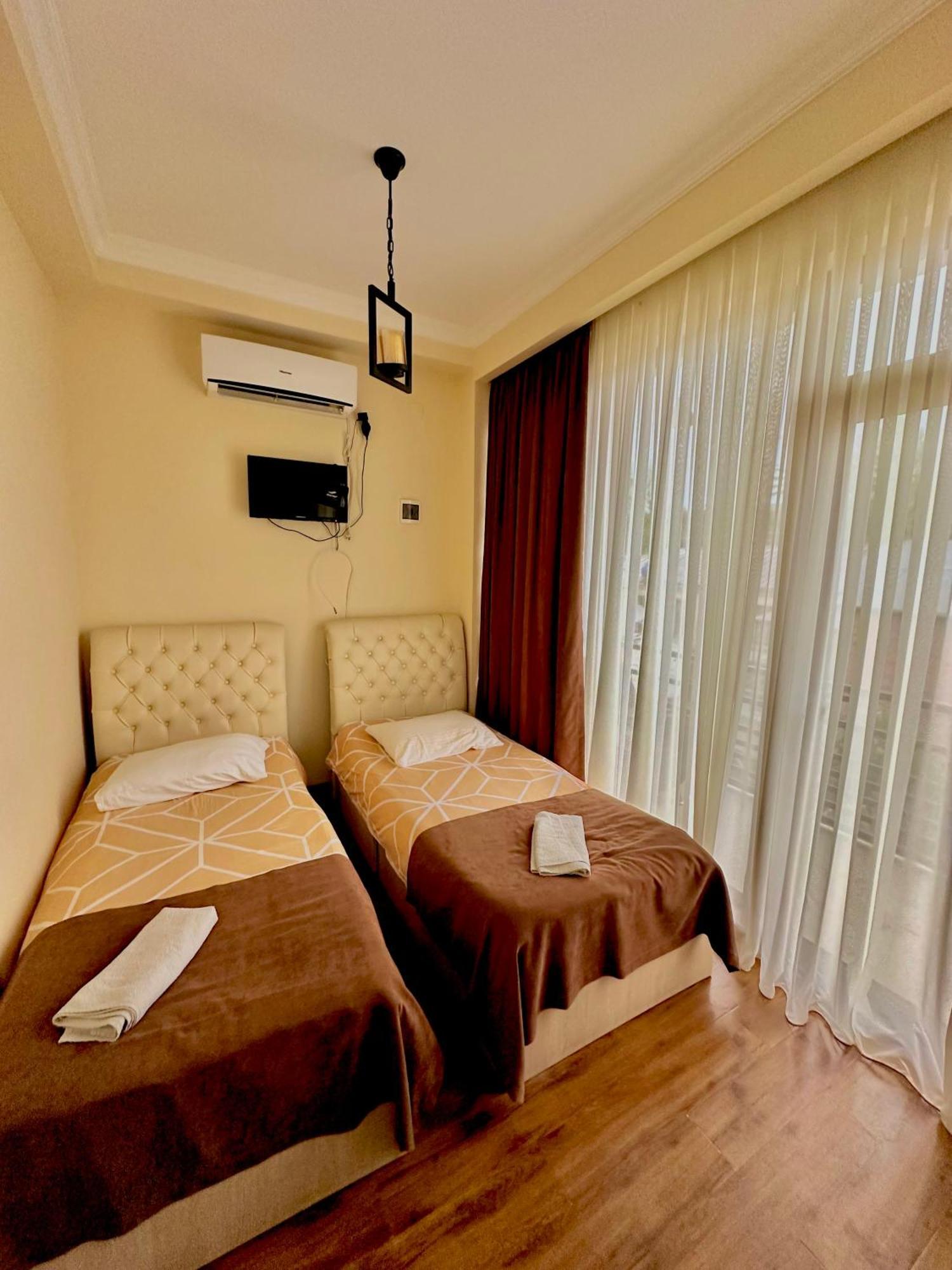 Hotel Balcony Кутаиси Екстериор снимка