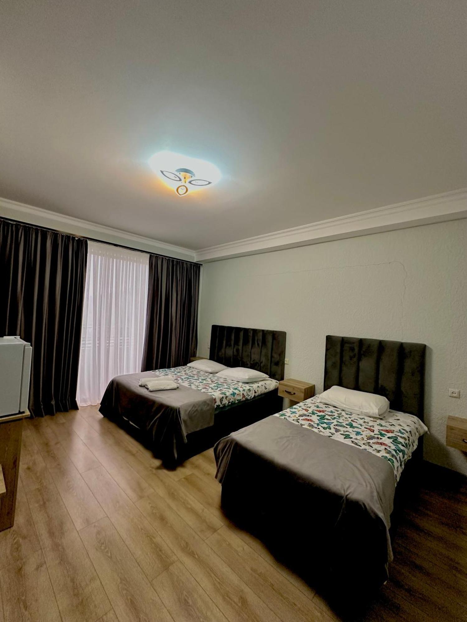Hotel Balcony Кутаиси Екстериор снимка