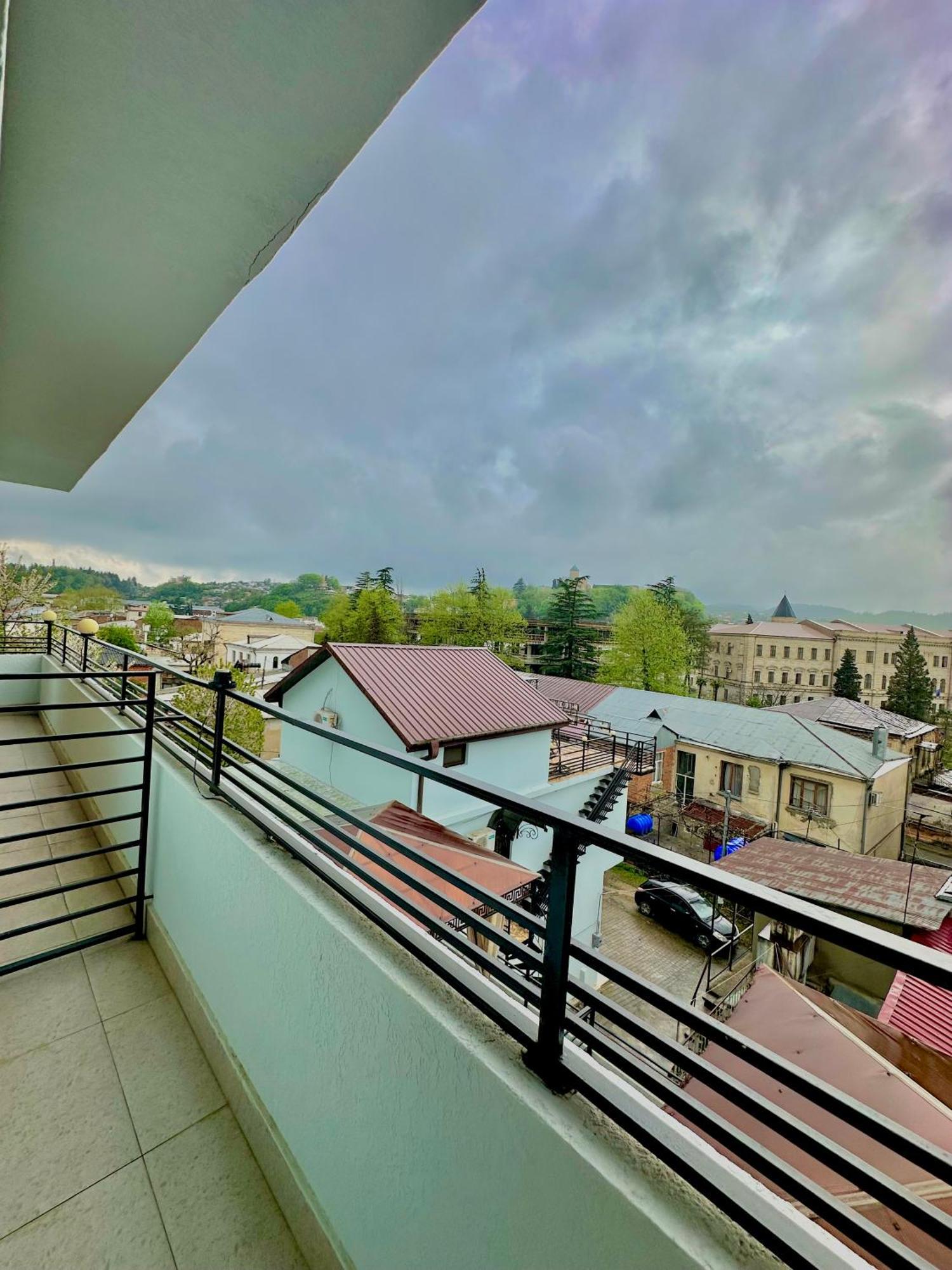 Hotel Balcony Кутаиси Екстериор снимка