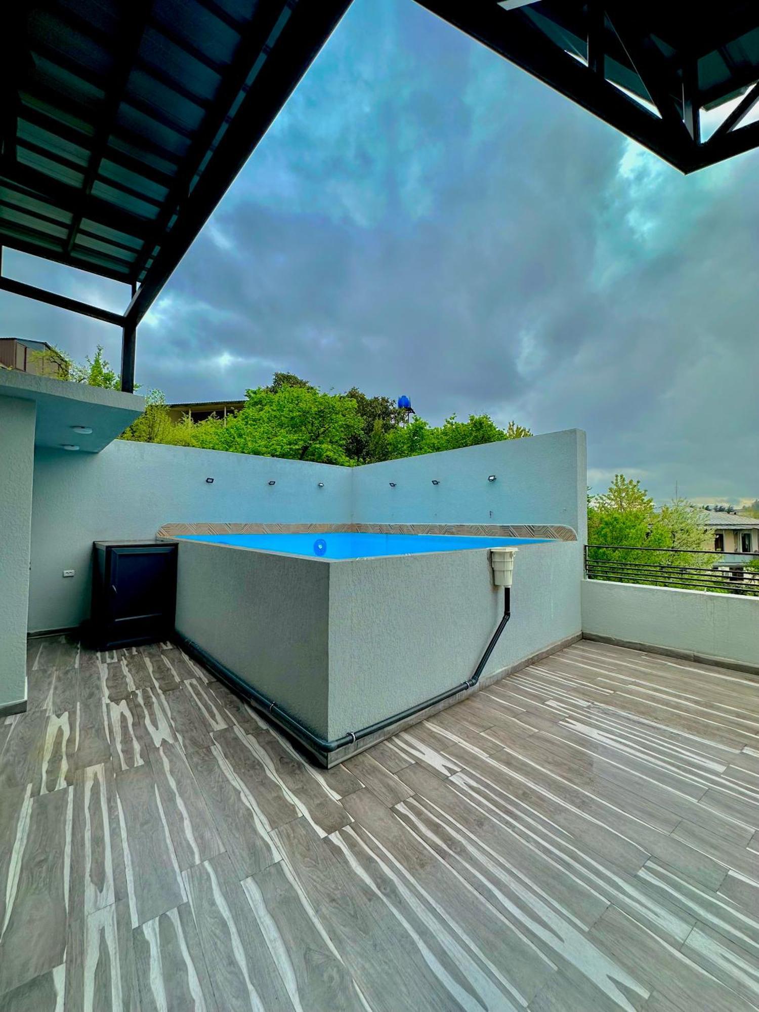 Hotel Balcony Кутаиси Екстериор снимка