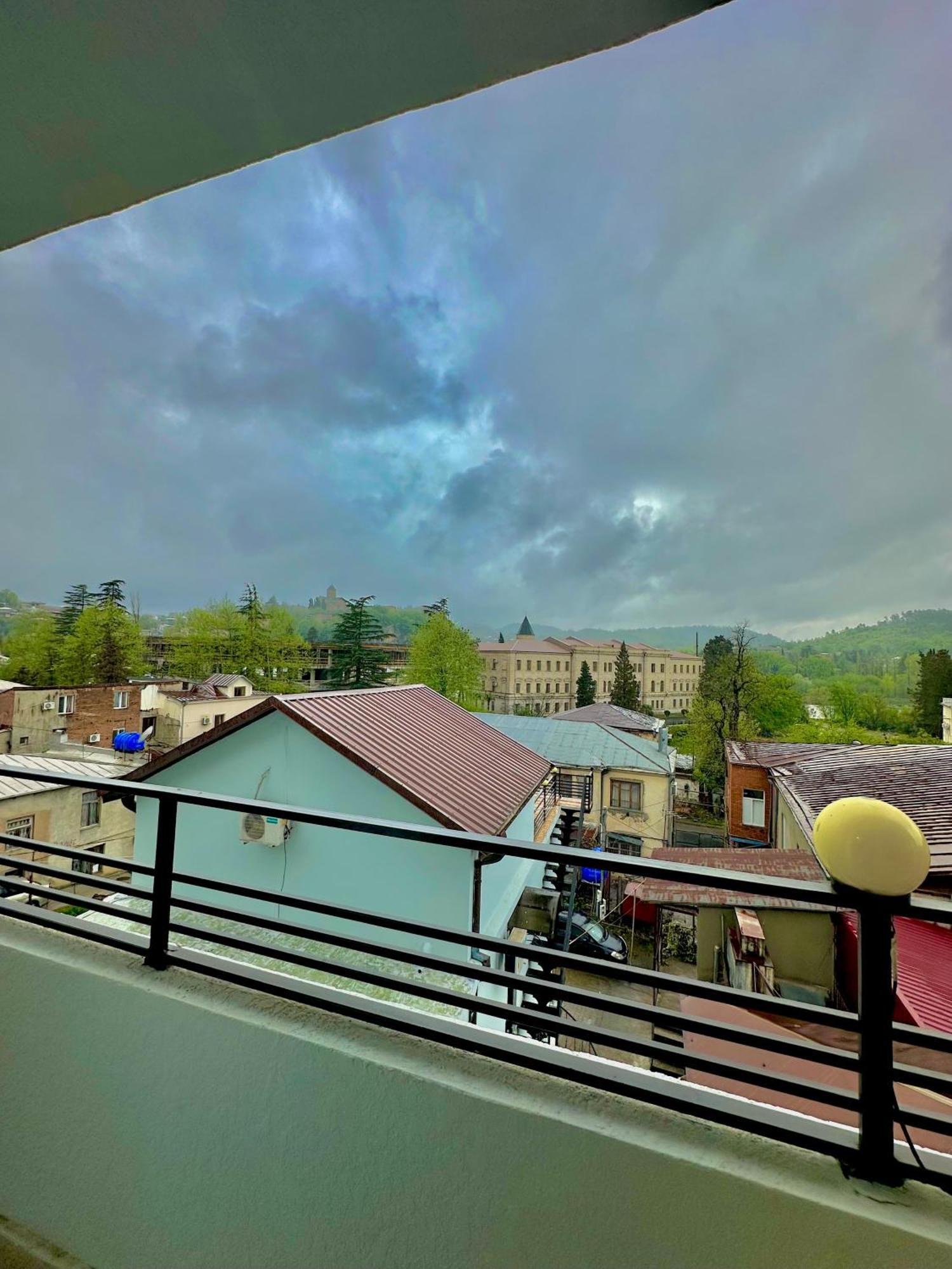 Hotel Balcony Кутаиси Екстериор снимка