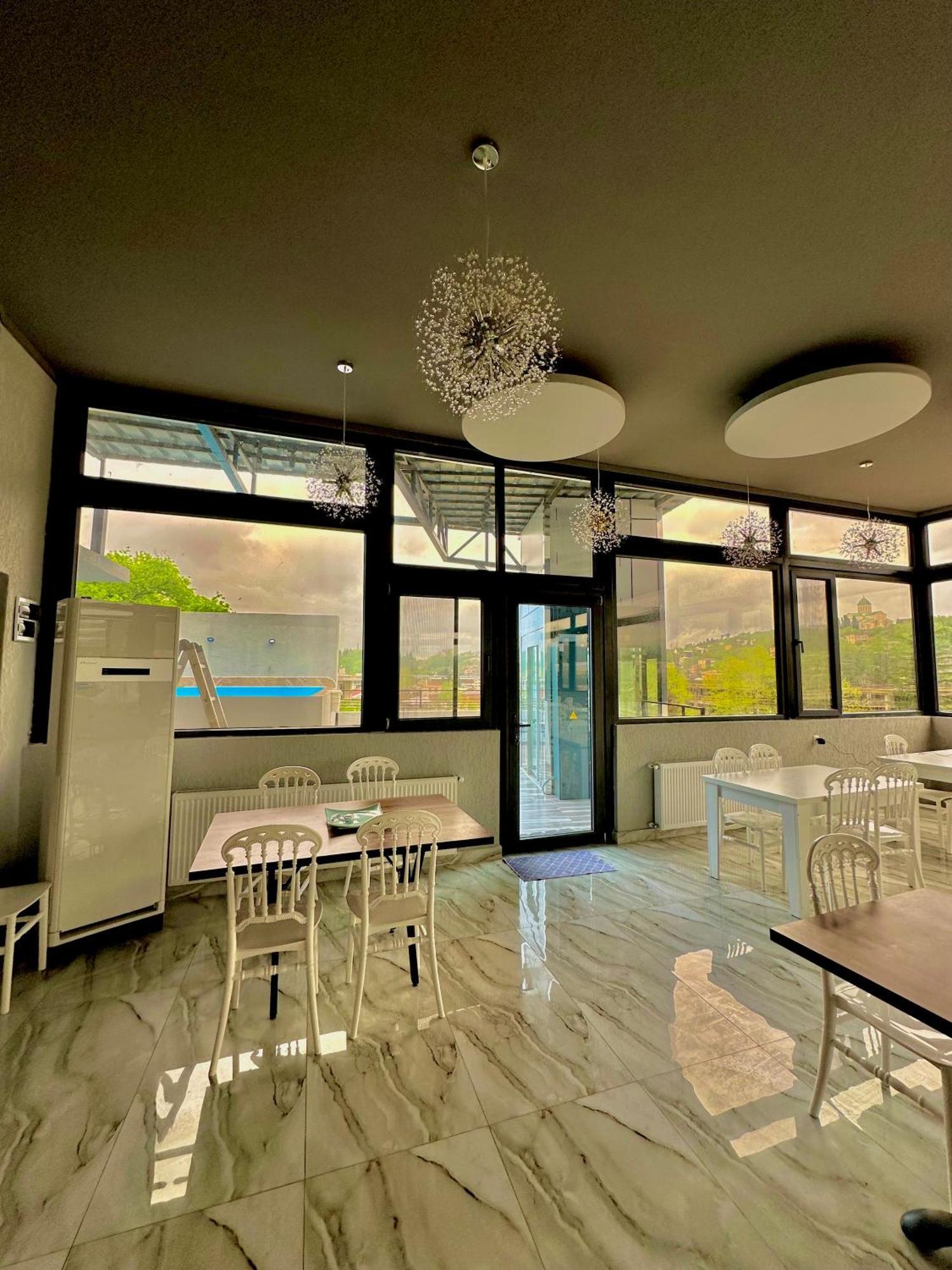 Hotel Balcony Кутаиси Екстериор снимка