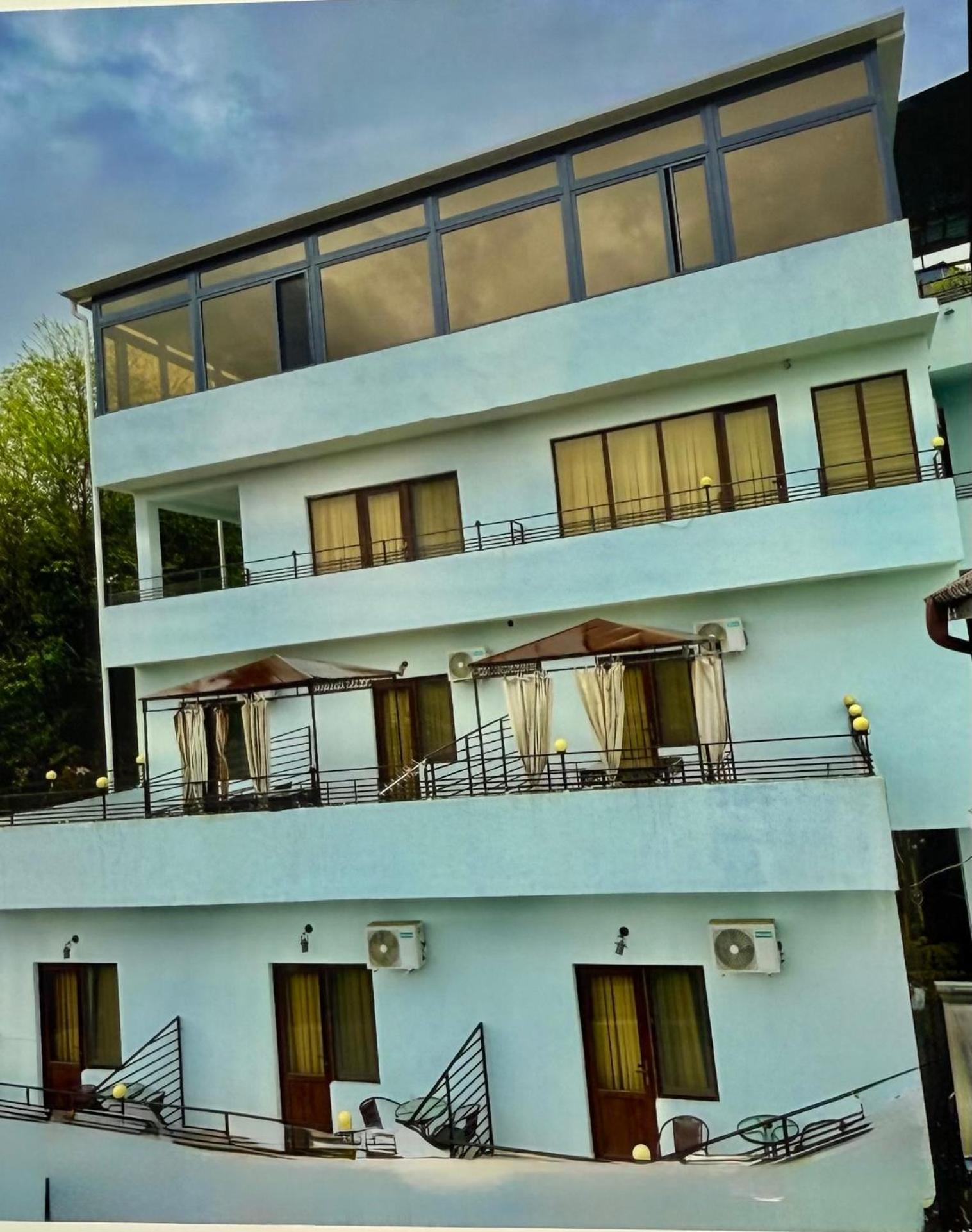 Hotel Balcony Кутаиси Екстериор снимка