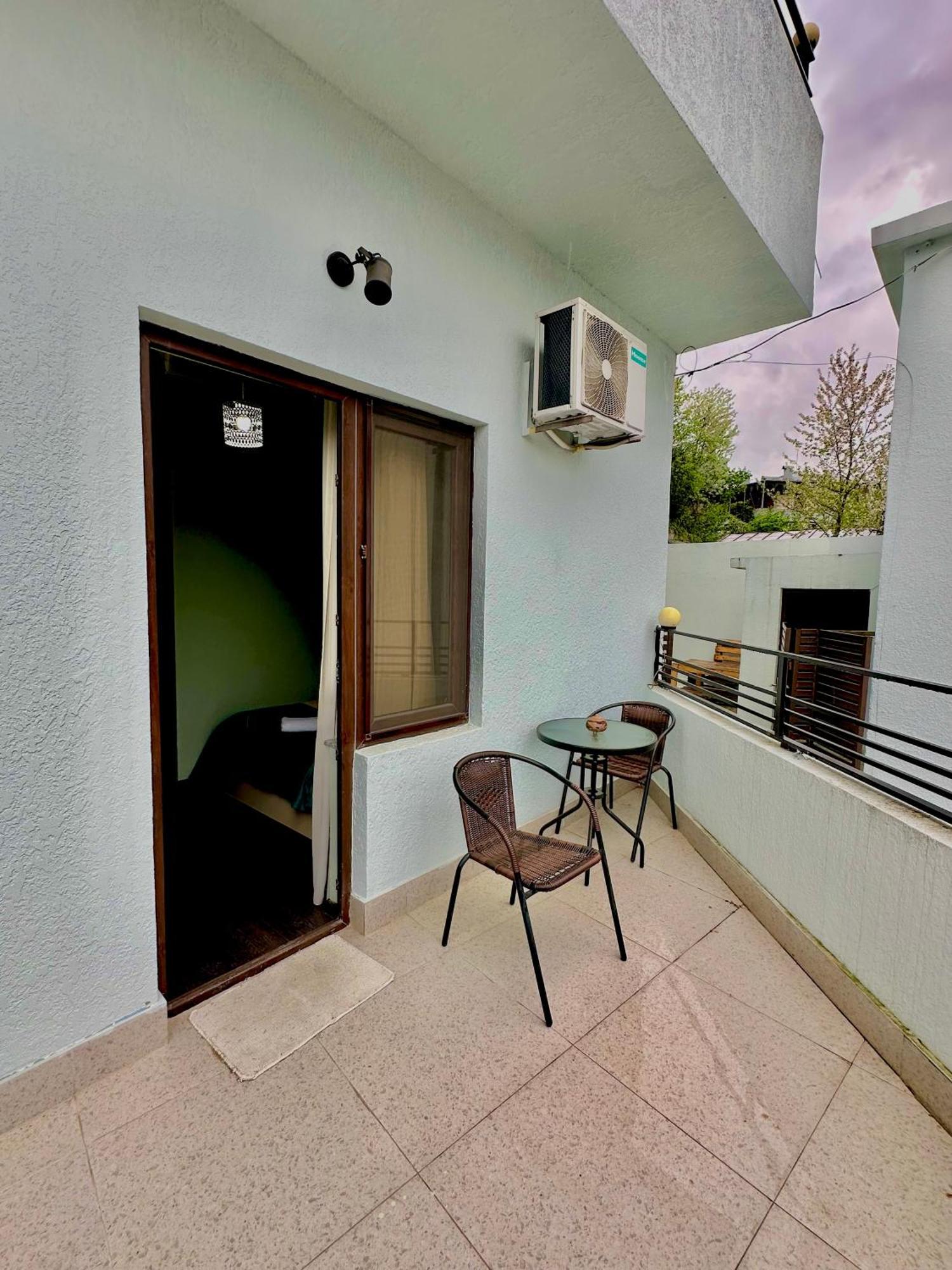 Hotel Balcony Кутаиси Екстериор снимка