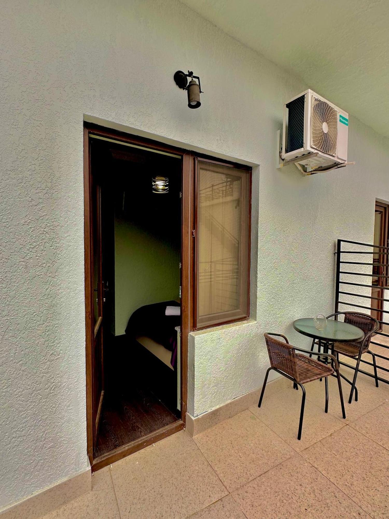 Hotel Balcony Кутаиси Екстериор снимка